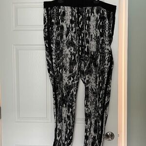 Calvin Klein Polyester Black & White Snakeskin Print Pant 2X